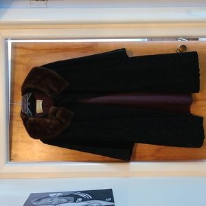 Vintage 1960's dress winter coat with fur collar.